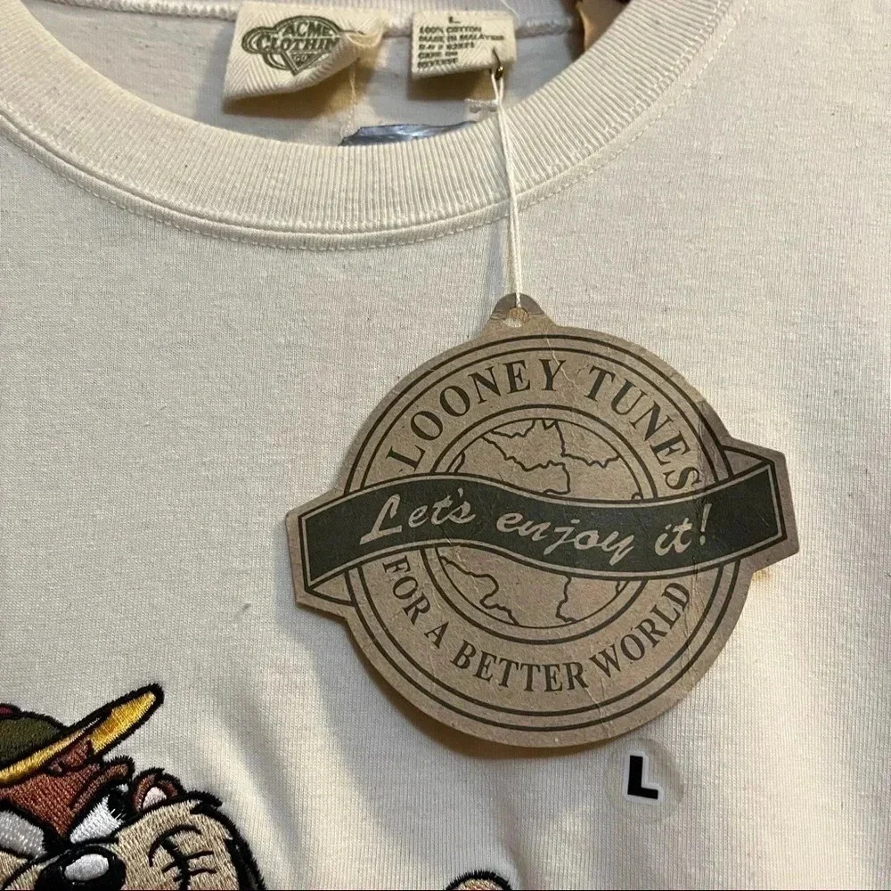 Vintage NWT Taz T-Shirt Looney Tunes Hiking Embroidered Size Large 1992 Beige - Picture 4 of 8